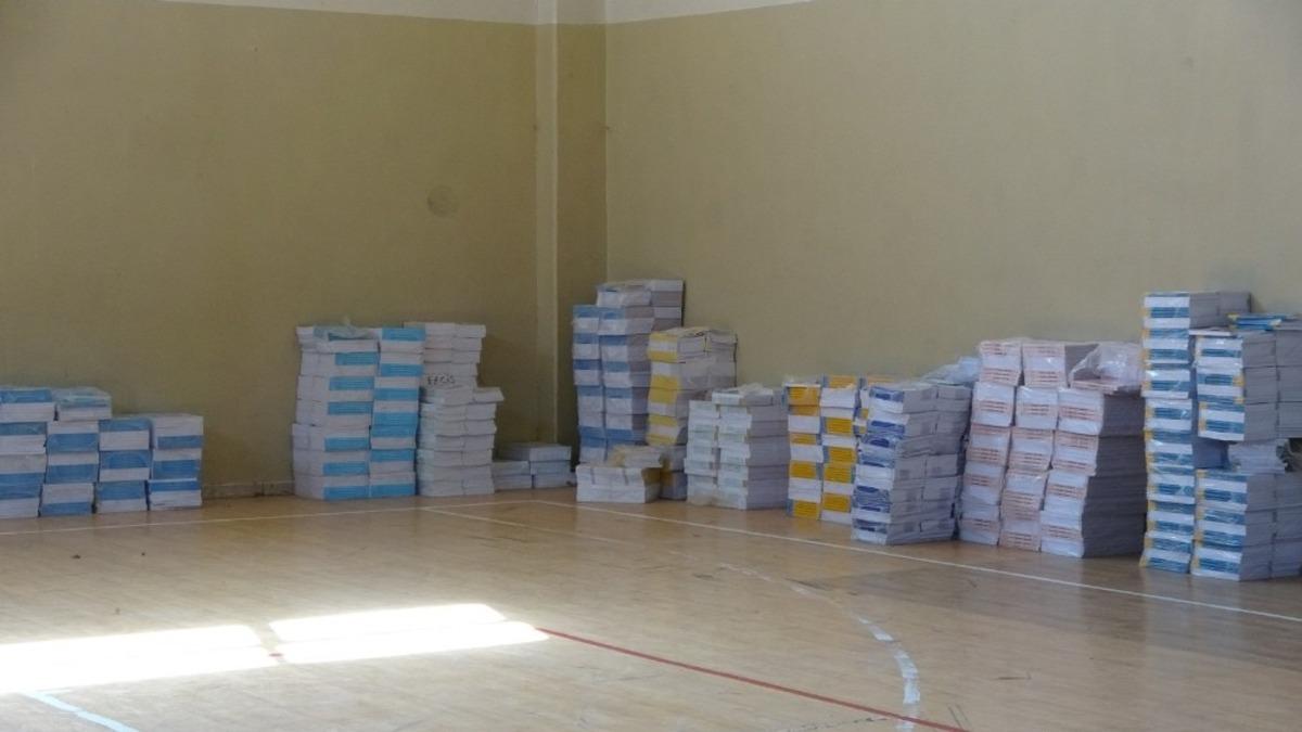 Erciş&rsquo;te &ouml;ğrenciler &uuml;cretsiz dağıtılan okul kitaplarına kavuştu