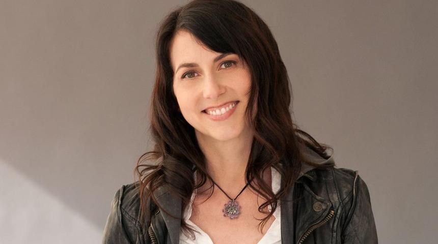 Jeff Bezos'un eski eşi Mackenzie Scott, dünyanın en zengin kadını oldu 