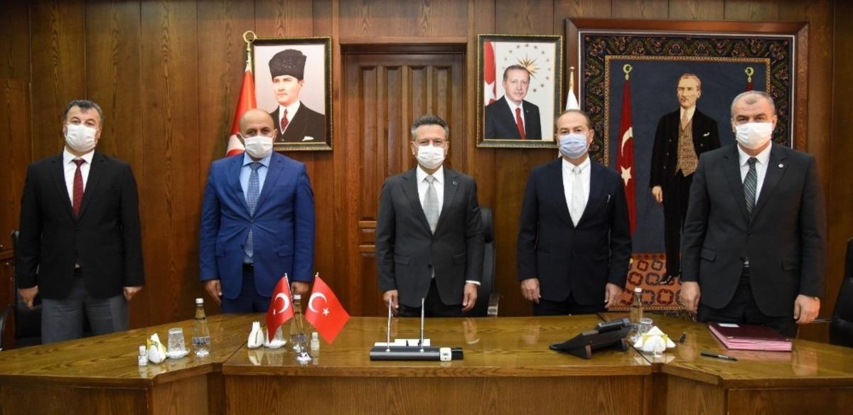 &Ccedil;ineli hayırsever &Uuml;nal ailesinden eğitime &lsquo;&ouml;zel&rsquo; destek