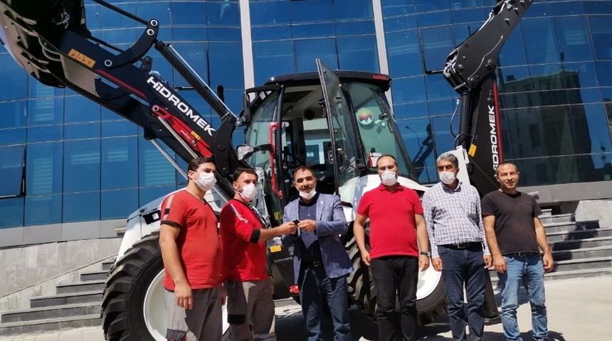 Karlıova Belediyesi&rsquo;ne iş makinesi takviyesi