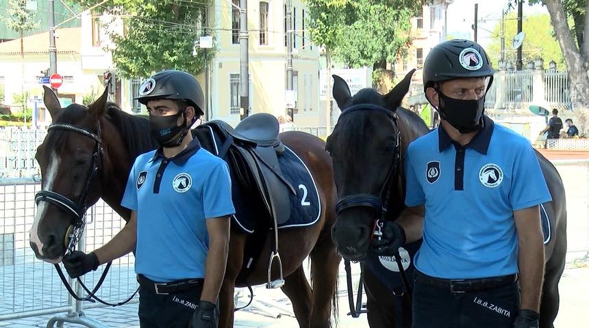 Tarihinde bir ilk! İBB'nin atlı zabıta birimi g&ouml;reve başladı