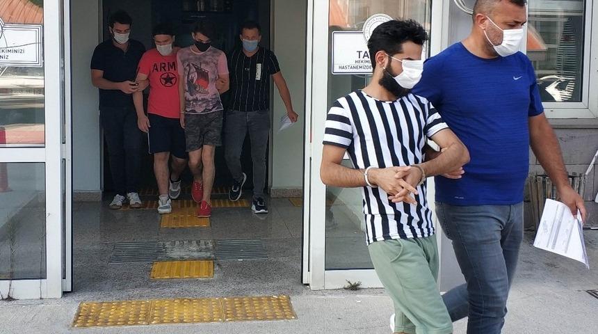 Yabancı uyruklu 3 kişiye para ve cep telefonu gasbından g&ouml;zaltı