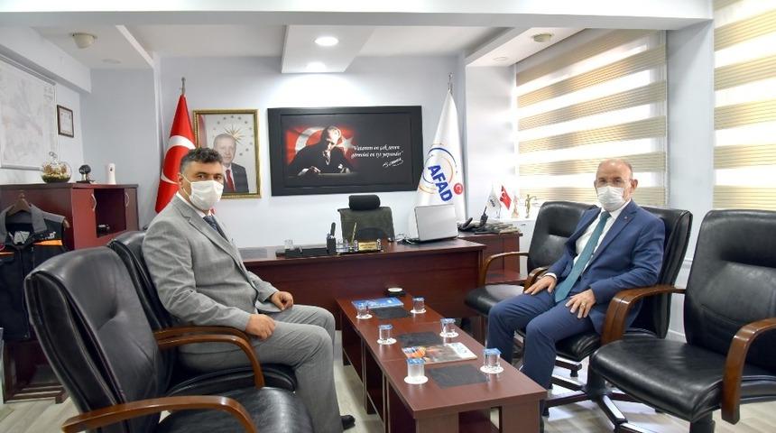 Vali Karadeniz deprem sonrası &ccedil;alışmalar hakkında bilgi aldı