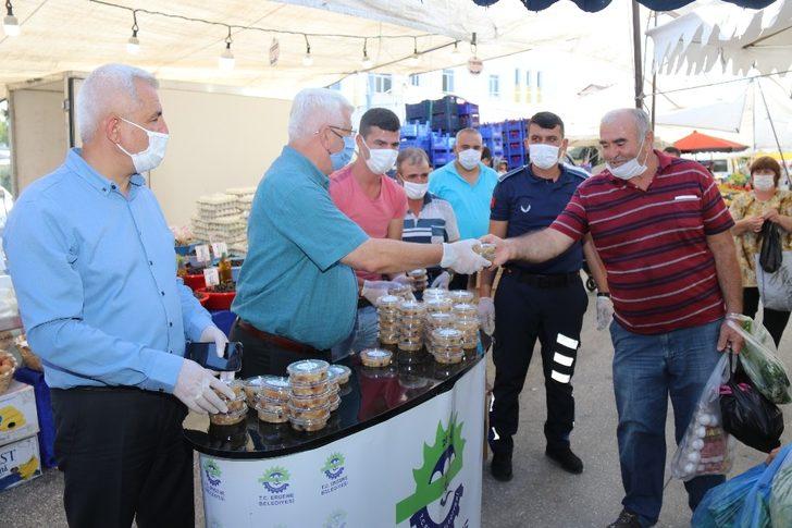 Başkan Yüksel’den vatandaşlara aşure ikramı G2