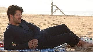 Burak Özçivit plaj pozu paylaştı