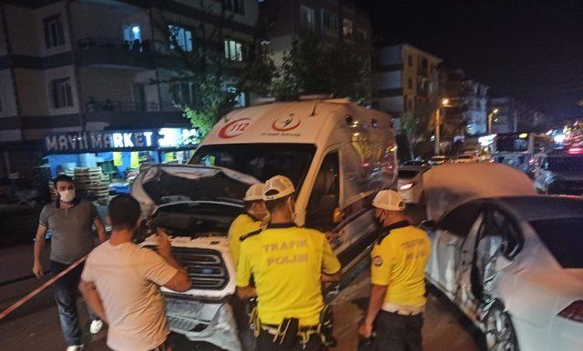 Başkent’te ambulans kaza yaptı: 3 sağlık çalışanı yaralı