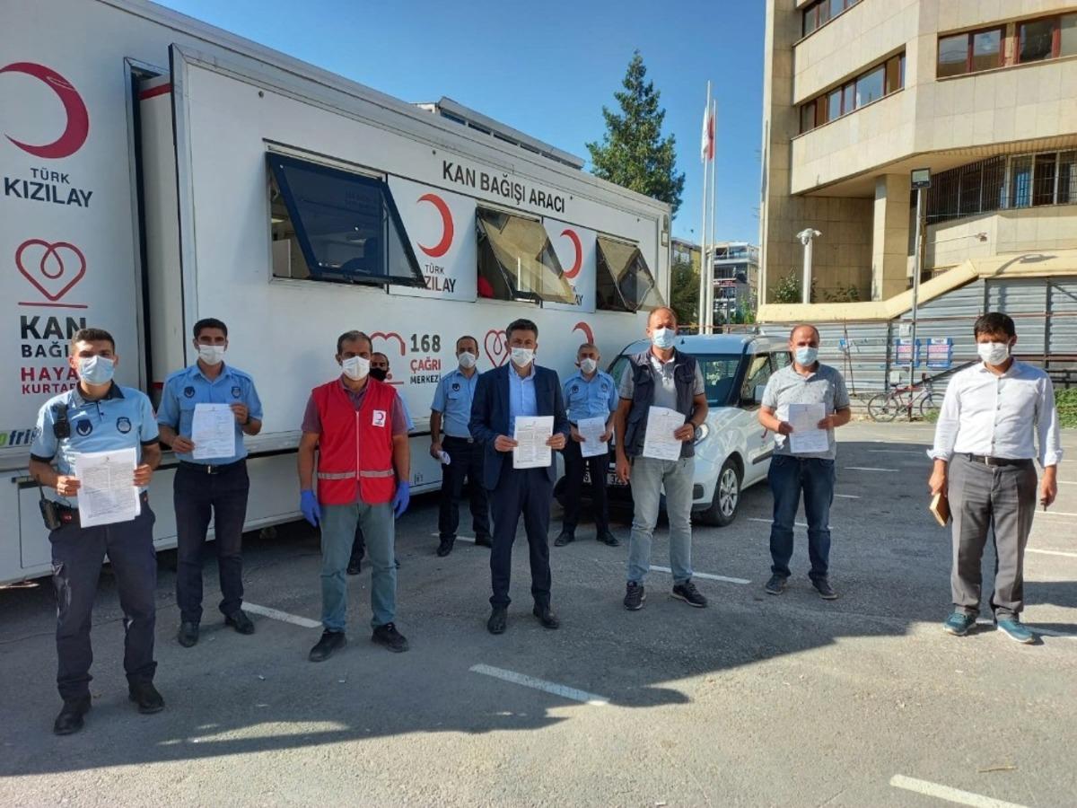 Zabıta ekiplerinden kan bağışı