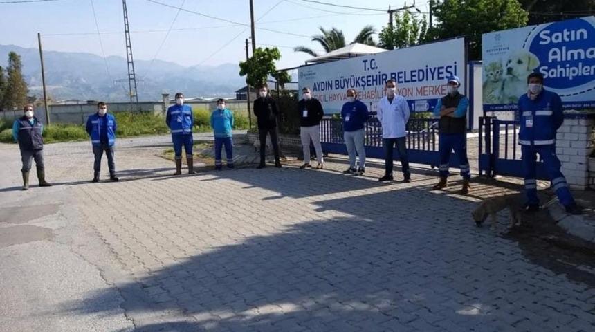 Aydınlı barınak &ccedil;alışanlarından anlamlı mesaj