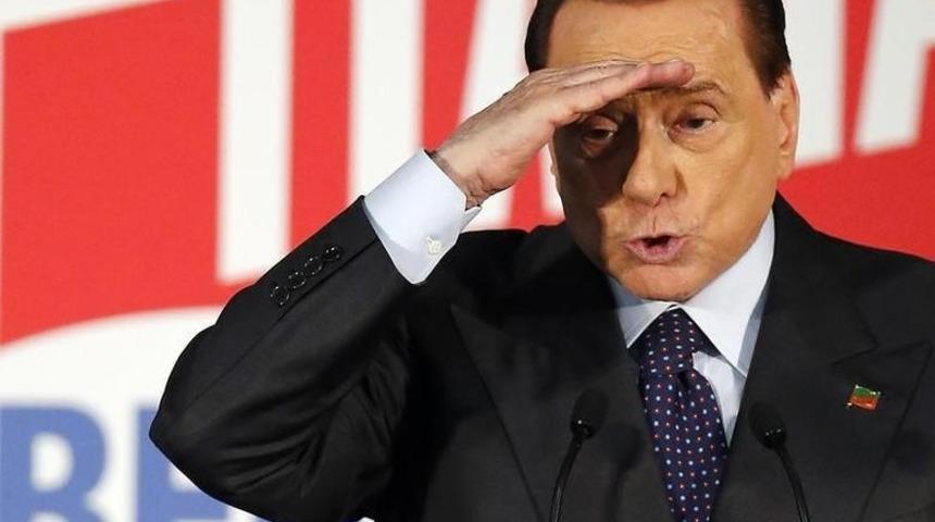 Koronavirüse yakalanan Berlusconi hastaneye kaldırıldı