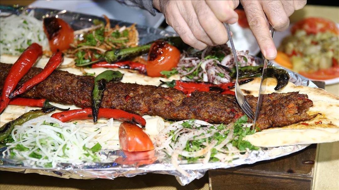 Adana kebabı uyarısı! Kebapta karbonat, ekmek hilesine dikkat: "Eğer kıyma dağılmıyorsa, art niyet ararım” Adana kebabı nasıl olmalıdır? 1