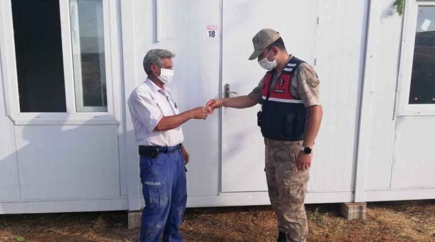 Mehmetçiğin depremzedelere desteği sürüyor