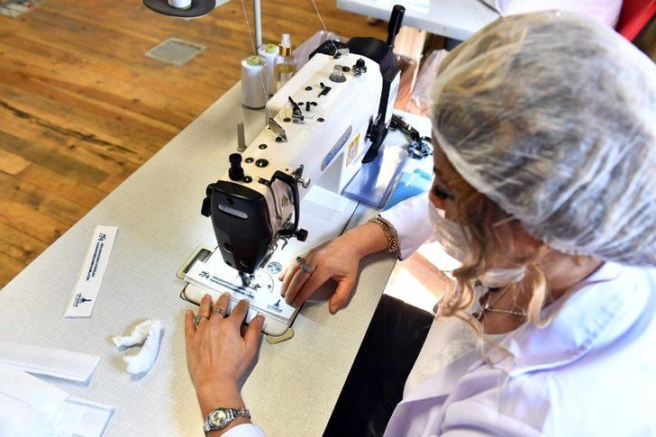 İzmir’de işitme engelliler için şeffaf maske üretiliyor G3