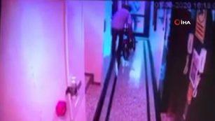 Vatandaşlar, bisiklet &ccedil;almaya &ccedil;alışan hırsızları koşarak yakalamaya &ccedil;alıştı