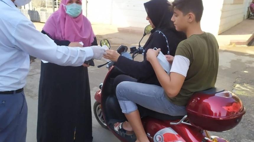 Mezarlıkta korona tedbirleri sürüyor