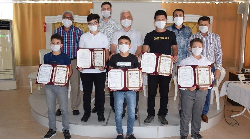 15 aylık eğitilerini tamamlayan 7 öğrenciye hafızlık belgeleri verildi