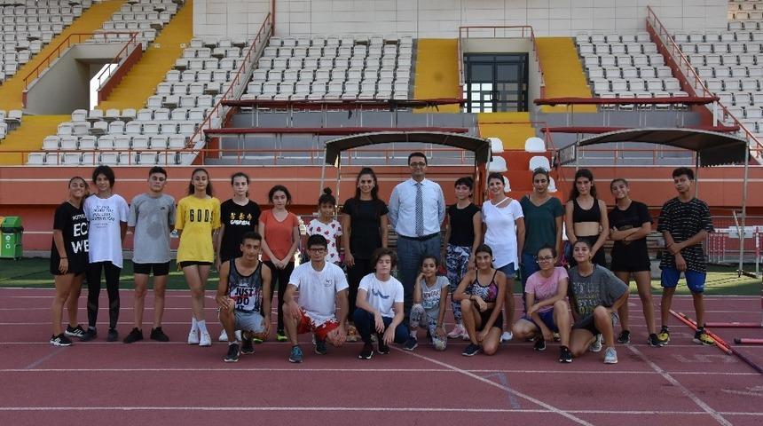 Eski milli atlet Nevin Yanıt Baltacı, tecrübelerini küçüklere aktardı