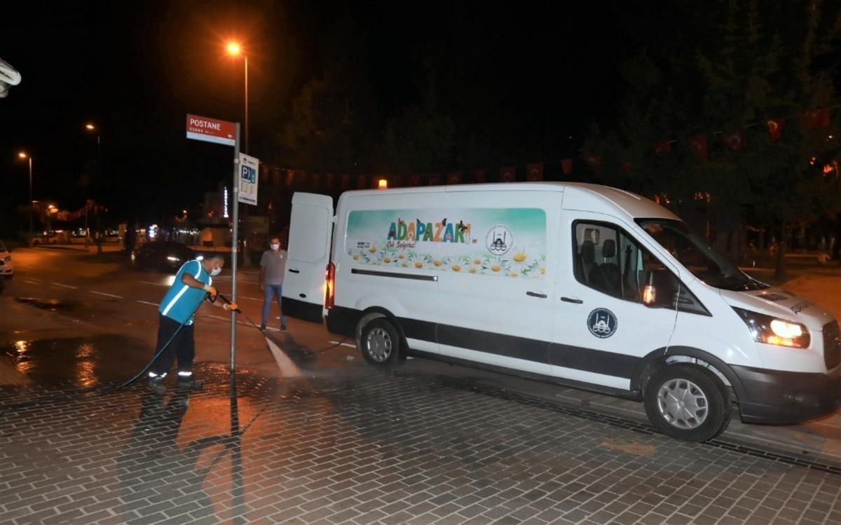Adapzarı&rsquo;nda sokak ve parklar dezenfekte ediliyor