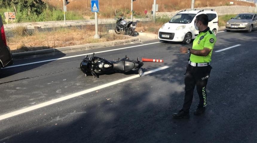 Karşıdan karşıya ge&ccedil;en anne kıza motosiklet &ccedil;arptı