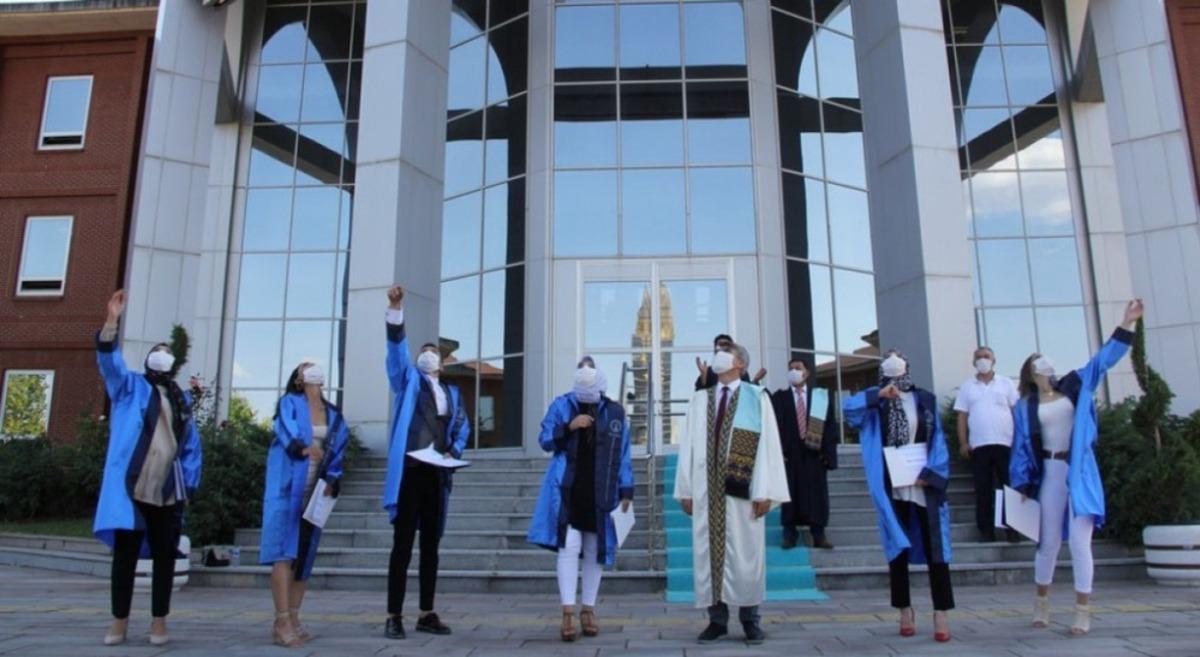DP&Uuml;&rsquo;n&uuml;n 3 fak&uuml;ltesinde mezuniyet sevinci