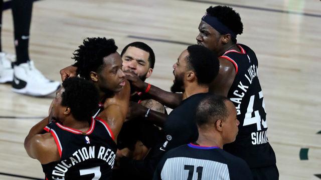 Toronto Raptors son saniye basketiyle kazandı