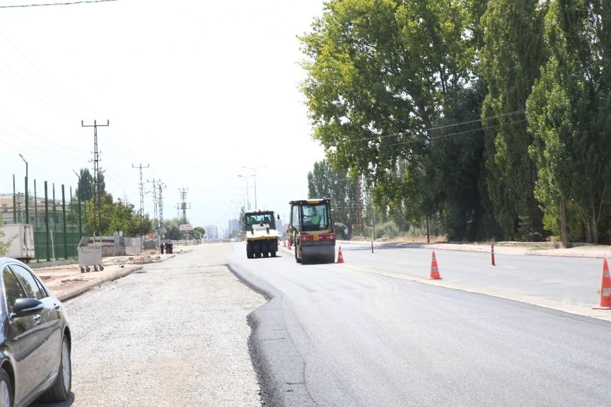 Başkan B&uuml;y&uuml;kkılı&ccedil; Argıncık&rsquo;ta asfalt &ccedil;alışmasını denetledi