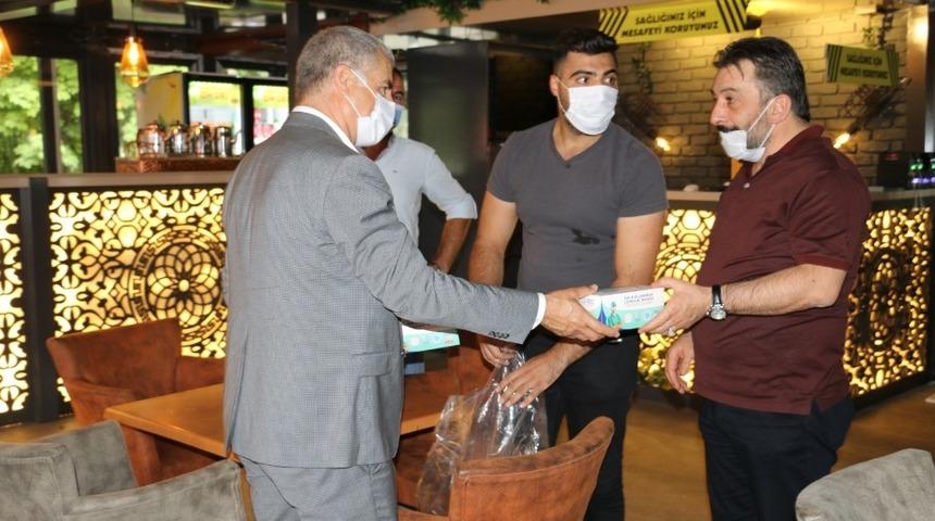 CHP&rsquo;den vatandaşa &uuml;cretsiz maske