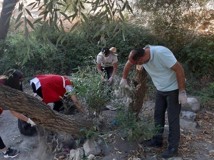 Zap Nehri kenarında çevre temizliği G3
