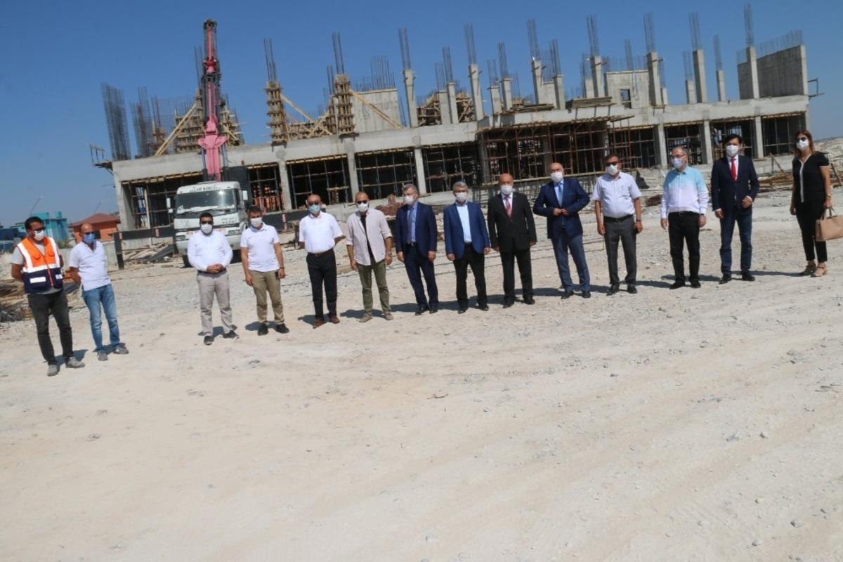 K&uuml;tahya TOBB&rsquo;un Mesleki ve Teknik Anadolu Lisesi inşaatında inceleme