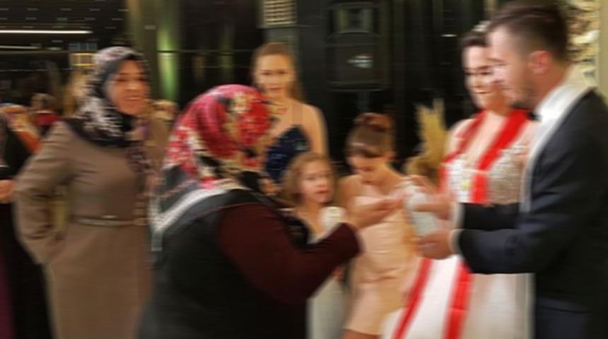 Kayseri Valisi a&ccedil;ıkladı! 80 yaşındaki kadın 72 saatte 5 d&uuml;ğ&uuml;ne gitmiş