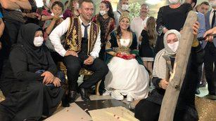 Kısıtlama &ouml;ncesi ilgin&ccedil; adet: 'Kaynana dili' kestiler!