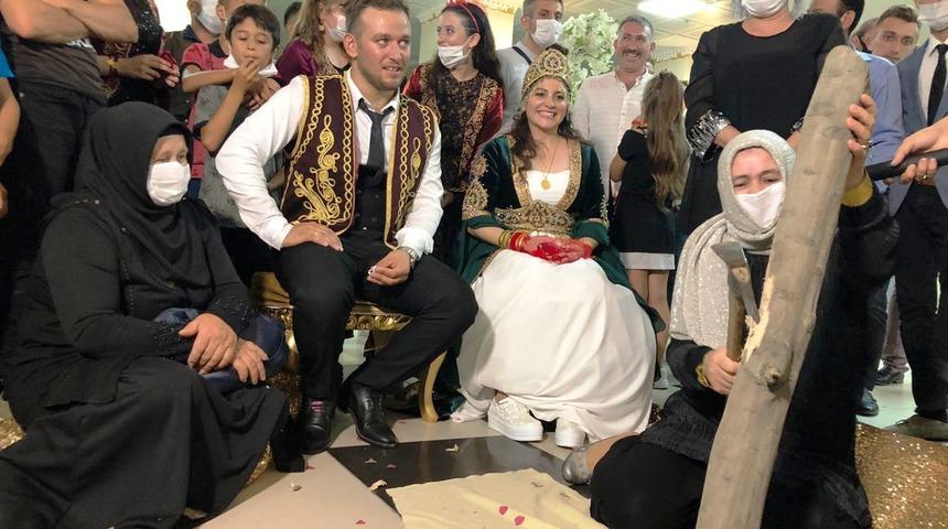 Kısıtlama &ouml;ncesi ilgin&ccedil; adet: 'Kaynana dili' kestiler!