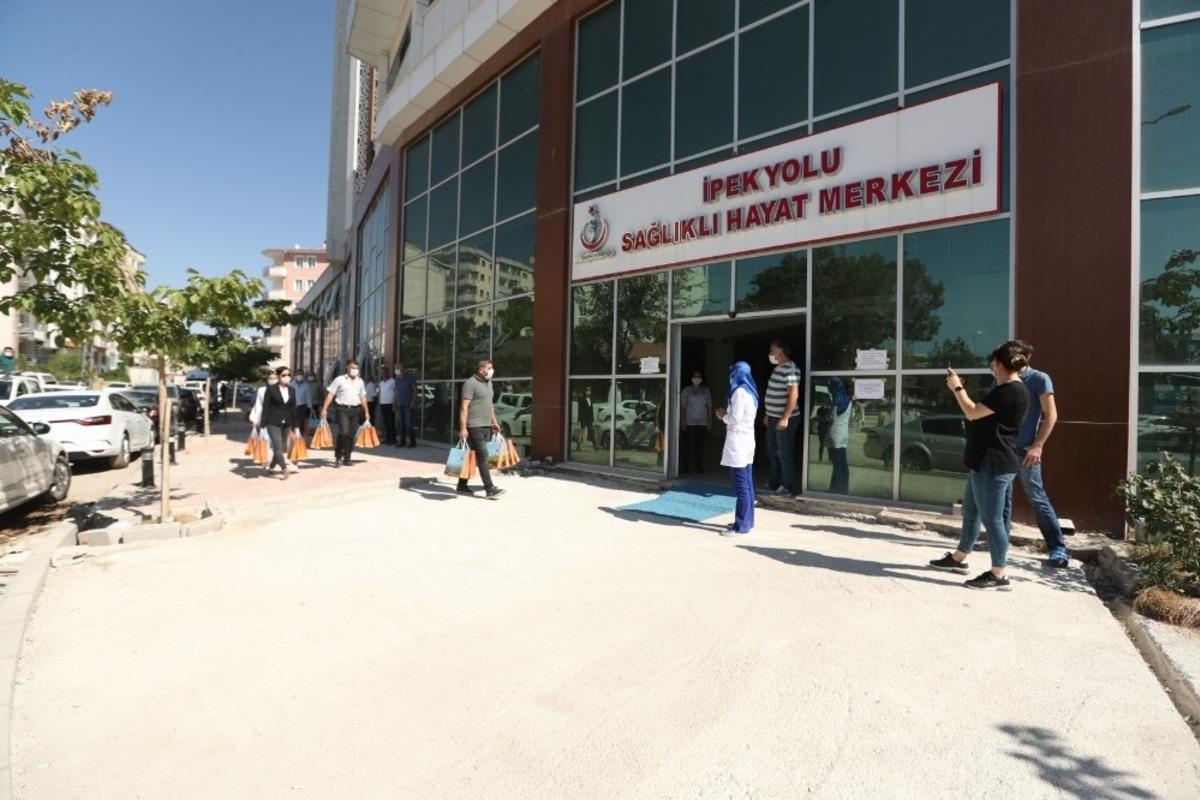 İpekyolu Belediyesinden korona hastalarına hijyen paketi