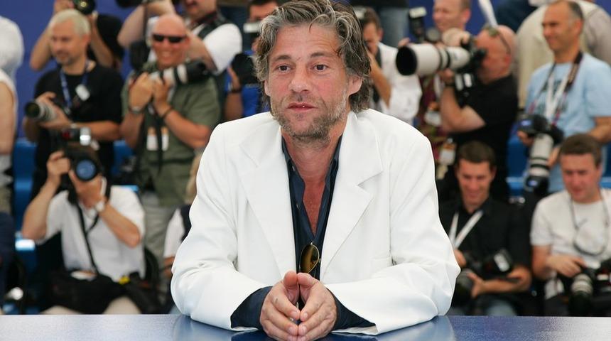 Birol &Uuml;nel kimdir: 'Aykırı kelimesinin v&uuml;cut bulmuş hali' olarak anılan oyuncu hayatını kaybetti