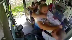 Maskesiz yolcuyu uyaran şof&ouml;r yumruklandı