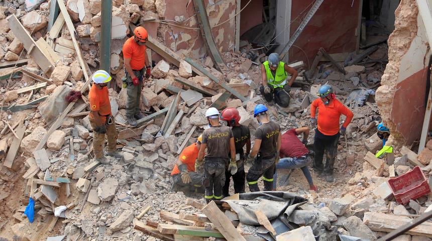 Patlamadan 1 ay sonra Beyrut enkazından nabız sinyalleri!