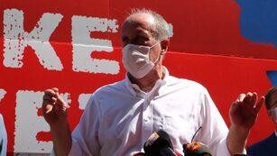 CHP&rsquo;den istifa etmeyeceğini a&ccedil;ıklayan Muharrem İnce, Abdullah G&uuml;l&rsquo;e başarılar diledi