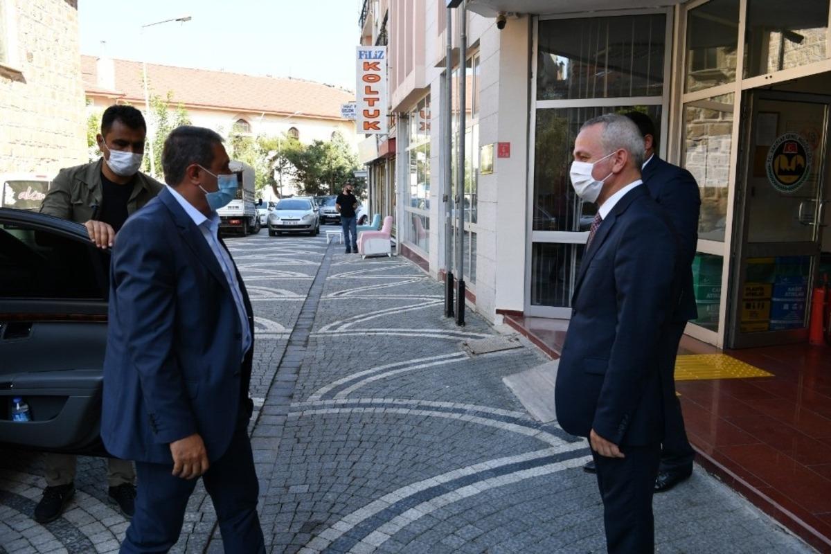 Vali Şıldak, Restore edilen cami ve tescilli eserler hakkında bilgi aldı