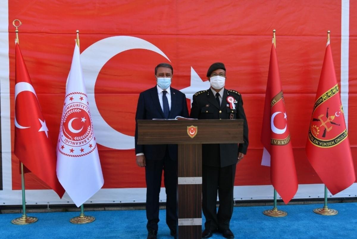 Kara Astsubay Meslek Y&uuml;ksek Okulunda mezuniyet t&ouml;reni