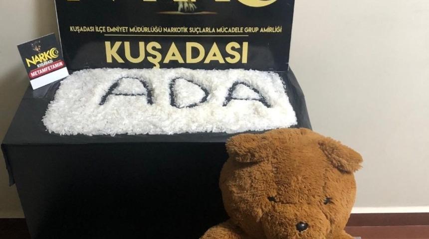 Oyuncak ayının i&ccedil;inden 1 kilo uyuşturucu &ccedil;ıktı
