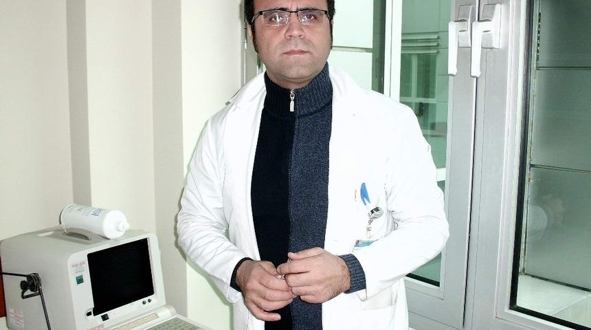 Dr. Mehmet Yetkiner&rsquo;in adı hastane &ouml;n&uuml;ndeki parka verildi