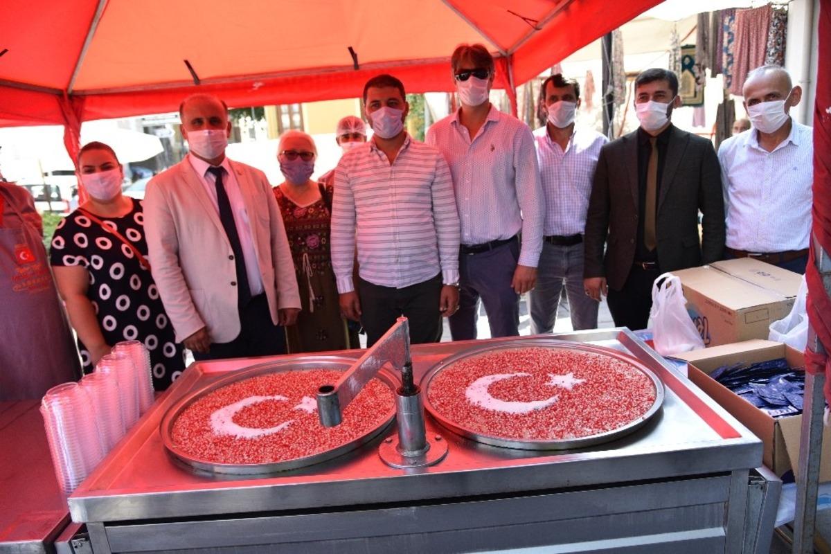 Başkan Kaya&rsquo;dan ay yıldızlı aşure ikramı