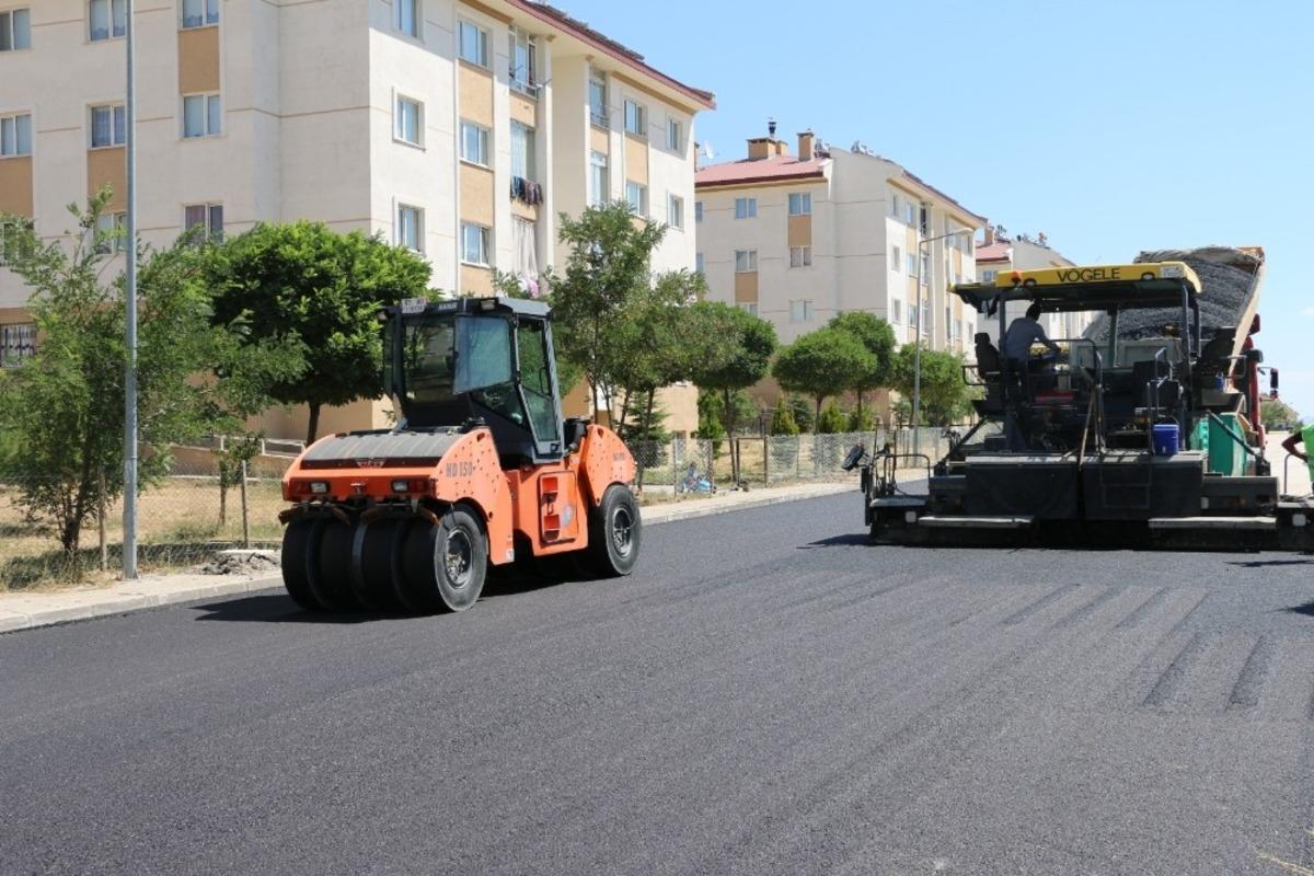 Erciş&rsquo;te yol asfaltlama &ccedil;alışması
