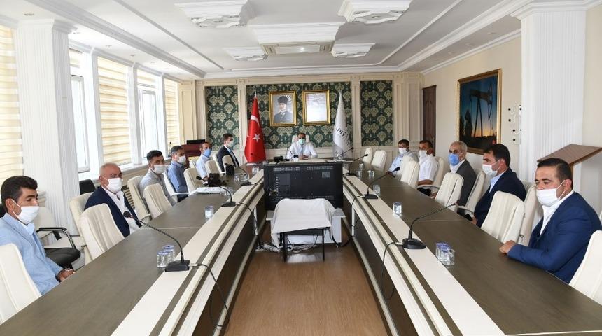 Vali Mahmut &Ccedil;uhadar, k&ouml;y muhtarlarını ağırladı