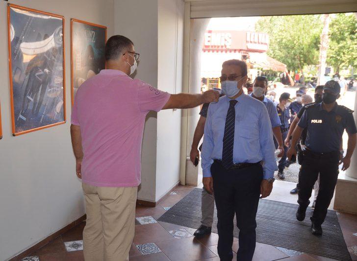 Kuşadası sokaklarında koronavirüs denetimi G2