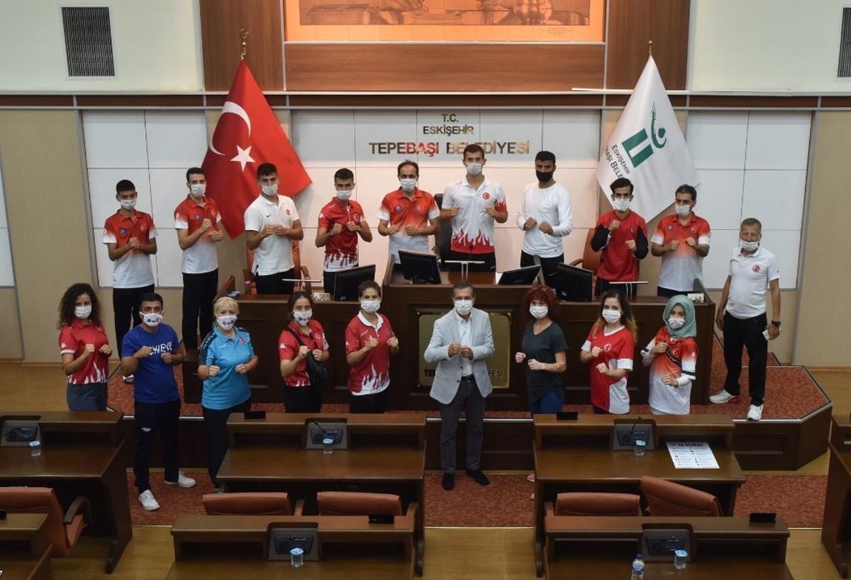 Başarılı tekvandoculardan Başkan Ata&ccedil;&rsquo;a ziyaret