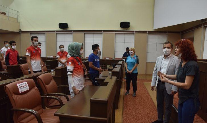 Başarılı tekvandoculardan Başkan Ataç’a ziyaret G3