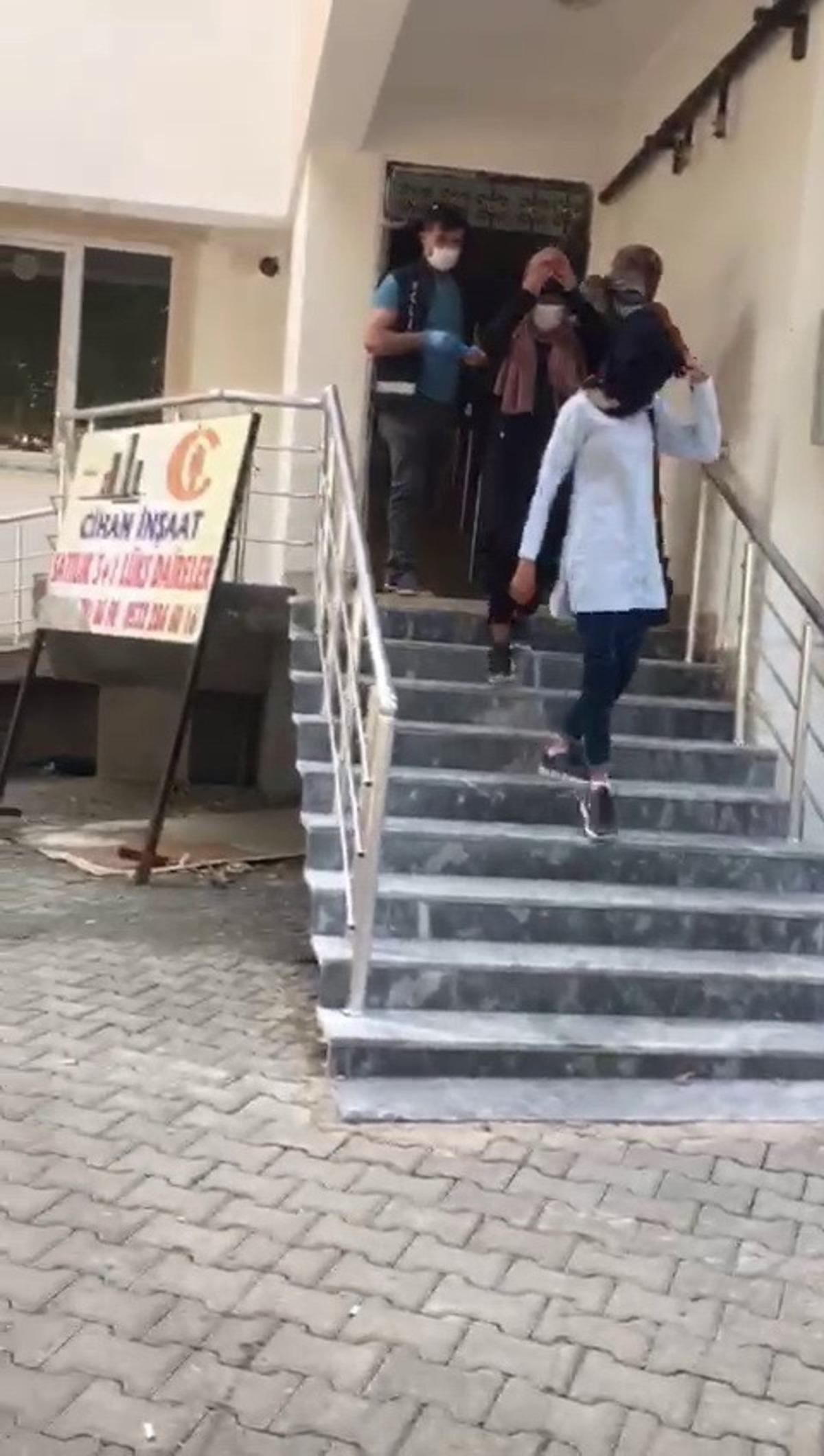 Hırsızlık ş&uuml;phelisi 3 kadın yakalandı