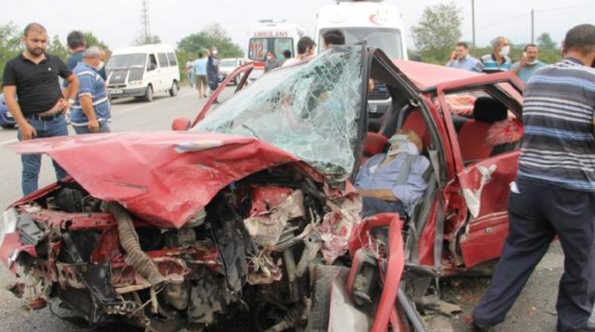 Otomobiller kafa kafaya &ccedil;arpıştı: &Ouml;l&uuml; ve yaralılar var