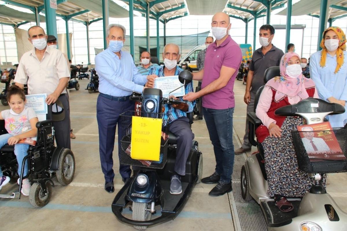 Akşehir Belediyesinden engellilere ak&uuml;l&uuml; araba