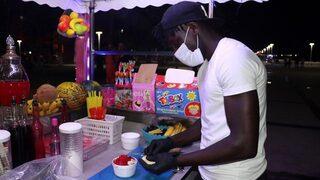 Futbolu bıraktı, bici bici satmaya başladı!